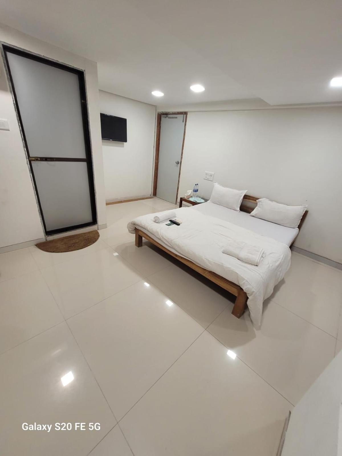Agrawal Bhavan Budget Stay Only For Indians Мумбаи Экстерьер фото