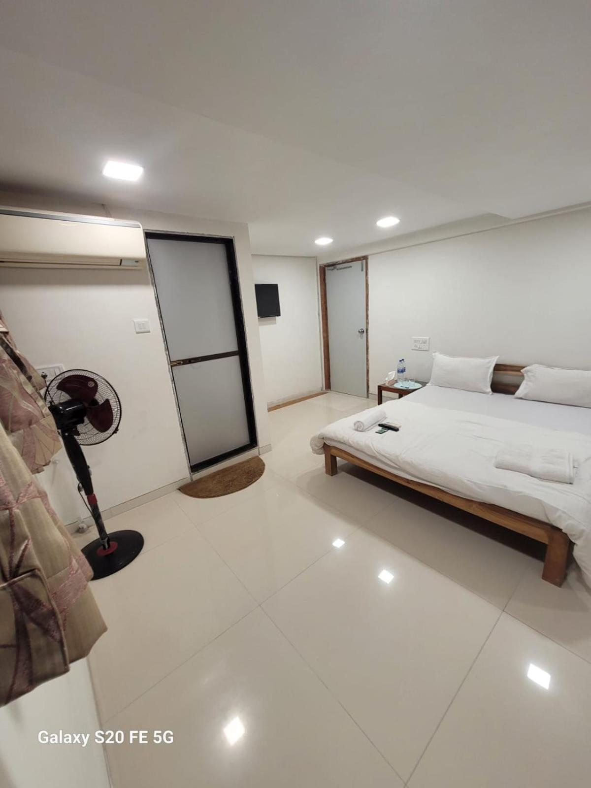 Agrawal Bhavan Budget Stay Only For Indians Мумбаи Экстерьер фото